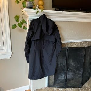Lululemon Rebel Rain Jacket - Black - size 6